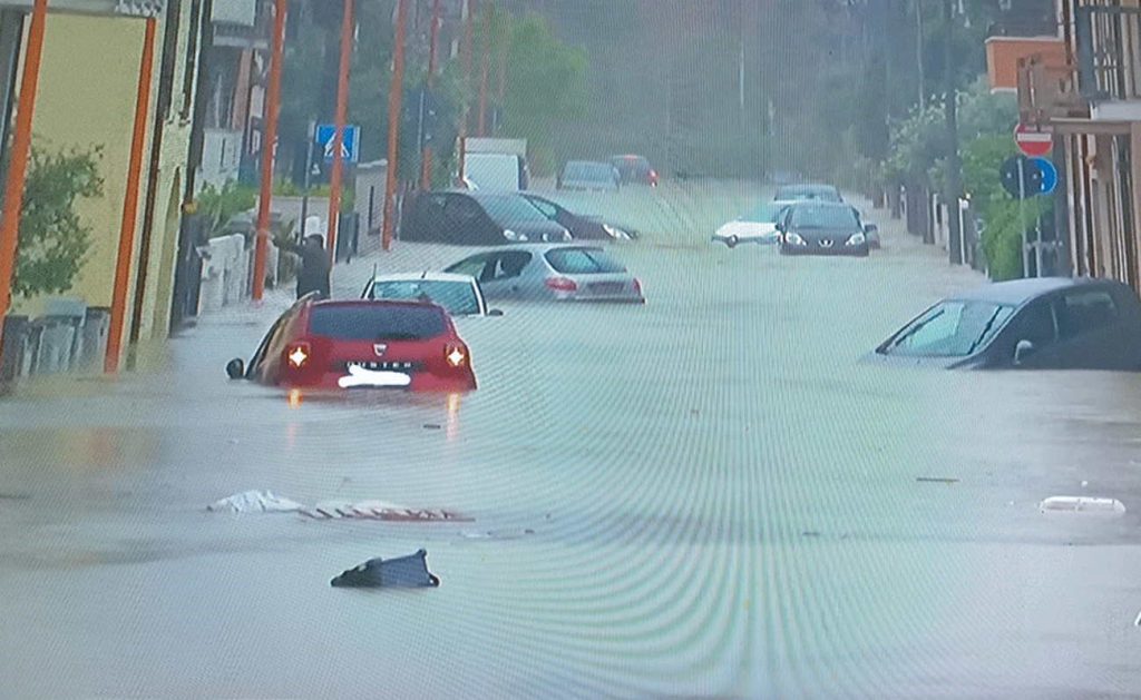 Con l'alluvione e acqua alta i rischi sull'auto elettrica sono notevoli come per tutte le auto e termiche