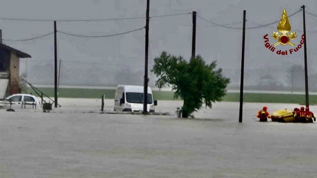 Furgone danneggiato dall'alluvione