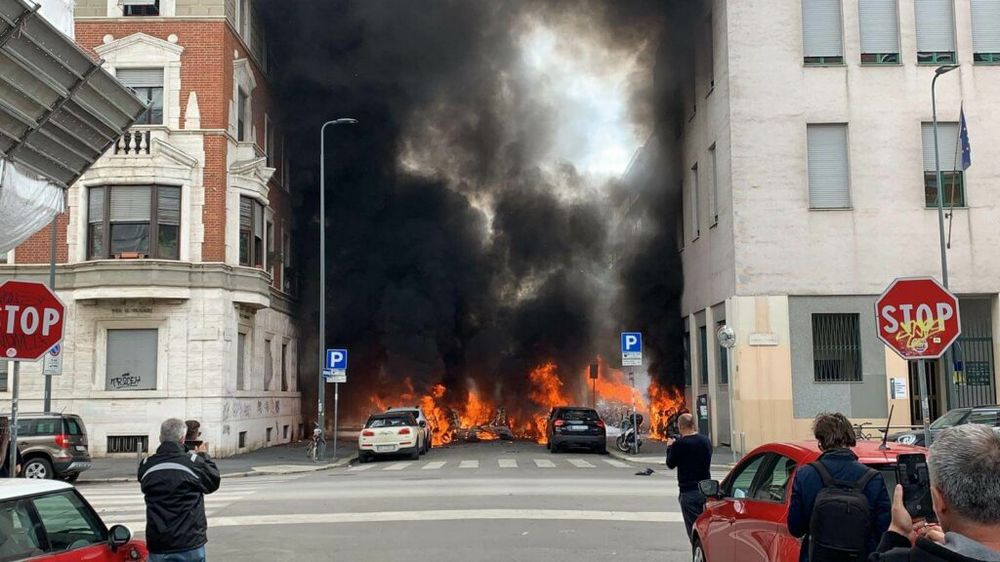 Esplode camion con le bombole a Milano zona porta romana