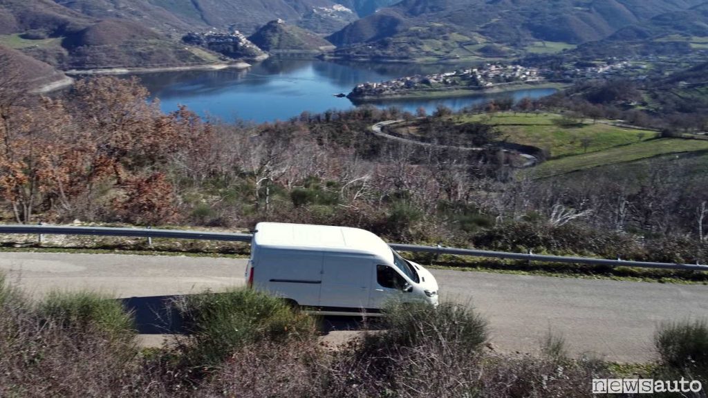 lago del turano Ri, test su strada furgone elettrico Maxus eDeliver 9