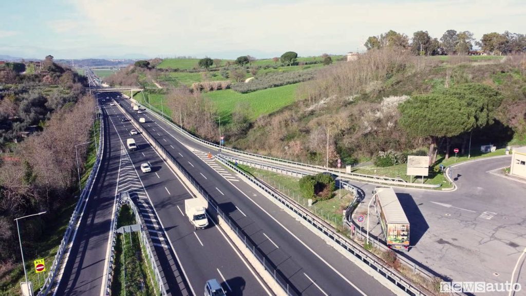 Autostrada test su strada furgone elettrico Maxus eDeliver 9