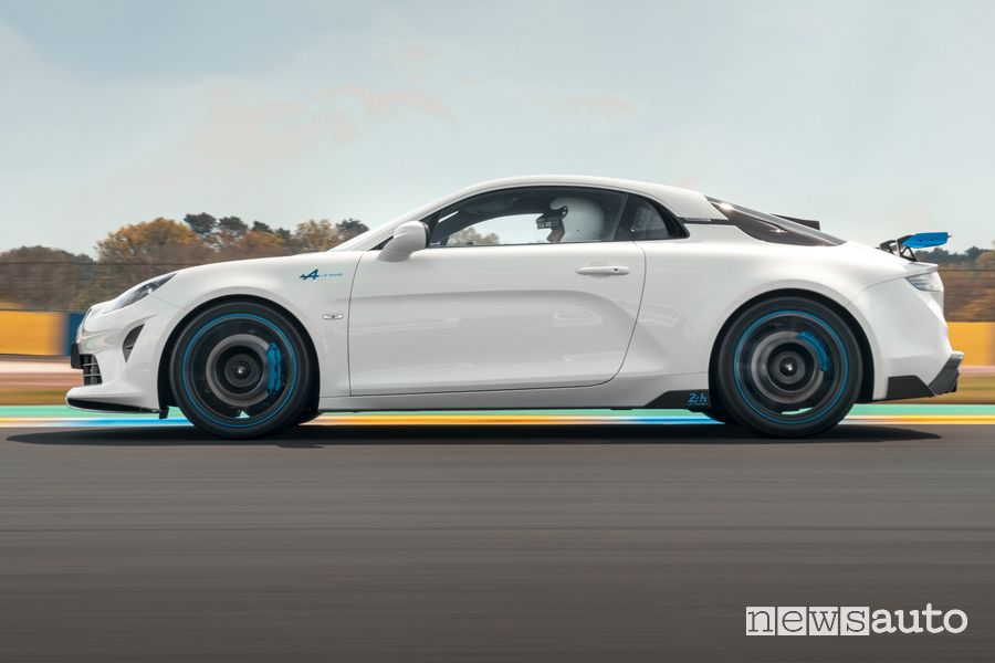 Alpine A110 R Le Mans laterale in pista