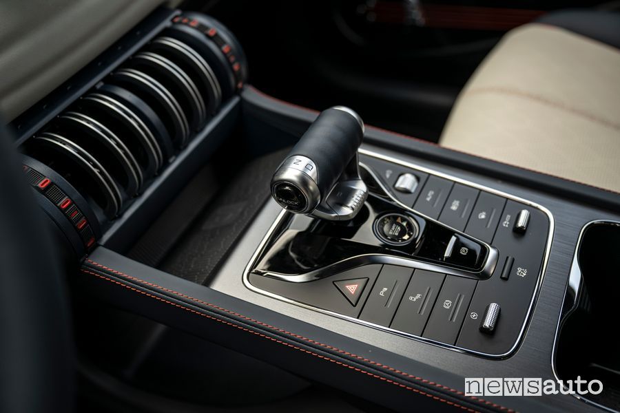 BYD Atto 3 leva cambio automatico console centrale