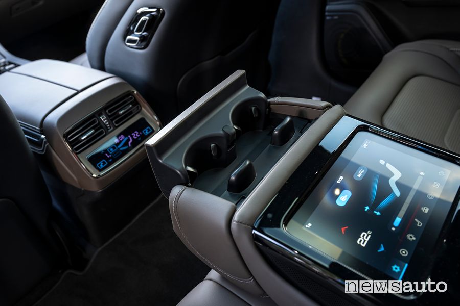 BYD Han display fila posteriore abitacolo