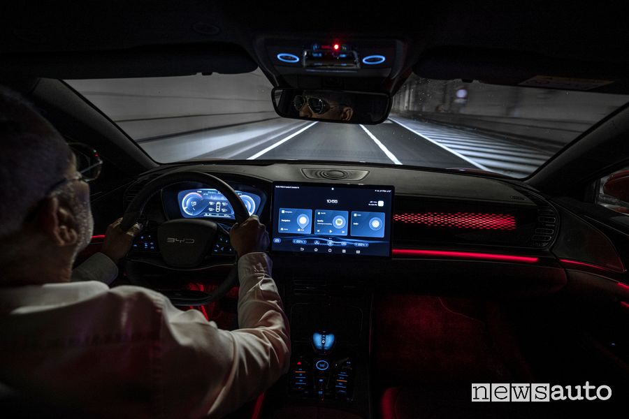 BYD Han illuminazione abitacolo