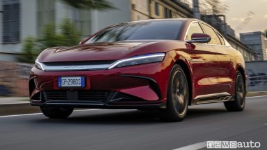 BYD Han anteriore 3/4 su strada