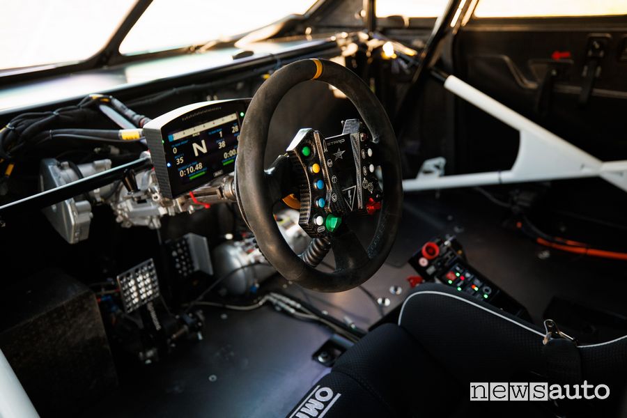 Ford Transit SuperVan Pikes Peak volante abitacolo