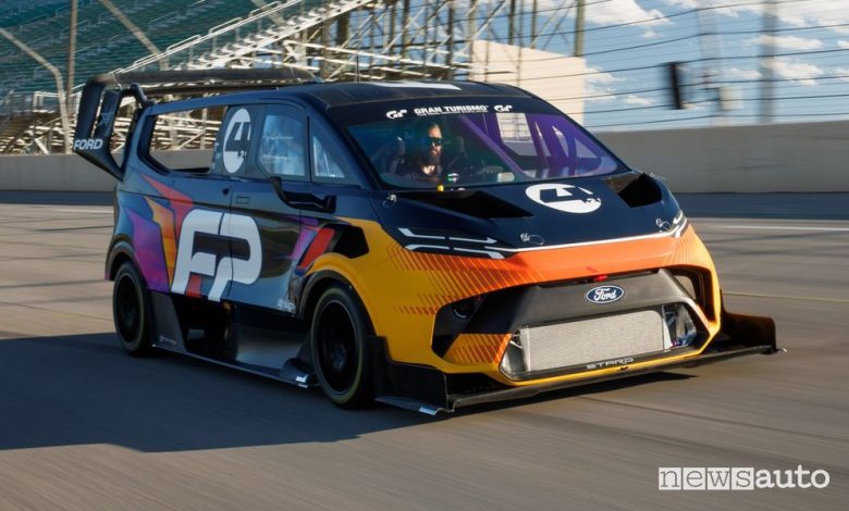 Ford Transit SuperVan Pikes Peak in pista