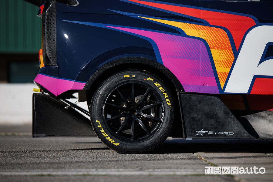 Ford Transit SuperVan Pikes Peak cerchi OZ Racing posteriori