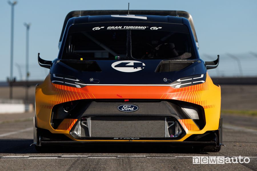 Ford Transit SuperVan Pikes Peak frontale