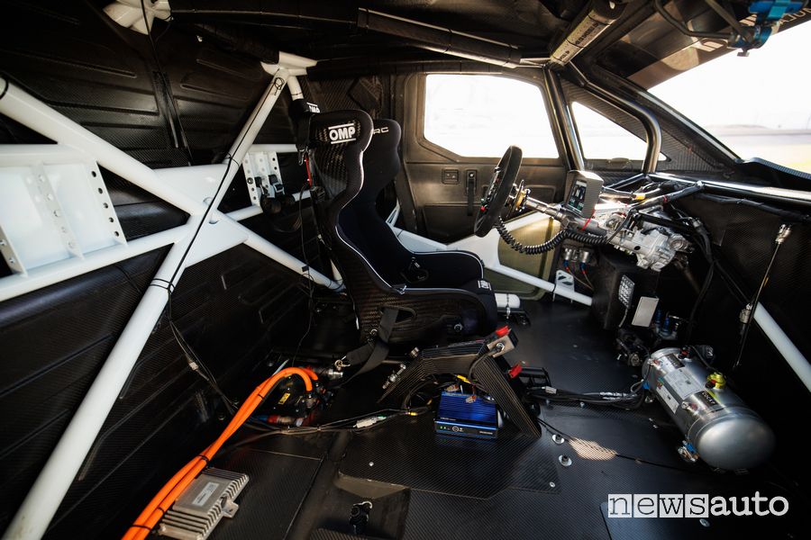 Ford Transit SuperVan Pikes Peak abitacolo racing