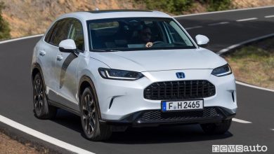Honda ZR-V e:HEV Advance anteriore 3/4 su strada