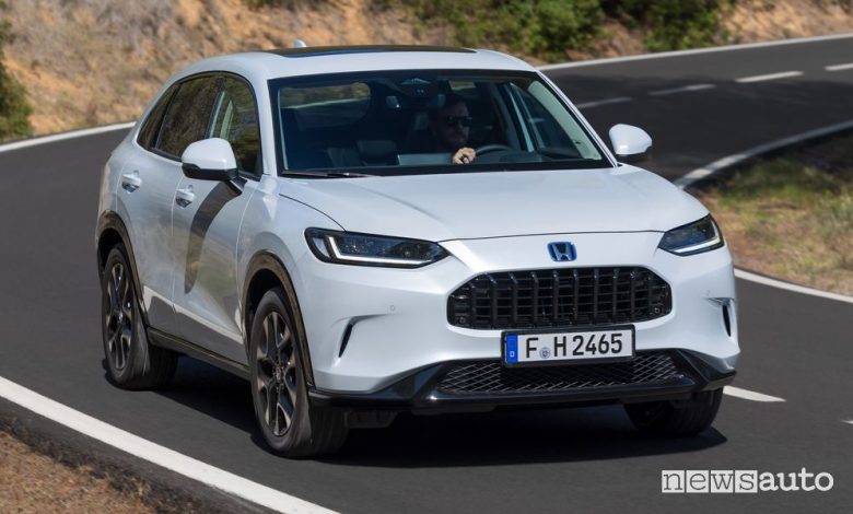 Honda ZR-V e:HEV Advance anteriore 3/4 su strada