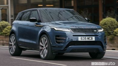 Range Rover Evoque Autobiography anteriore 3/4 su strada