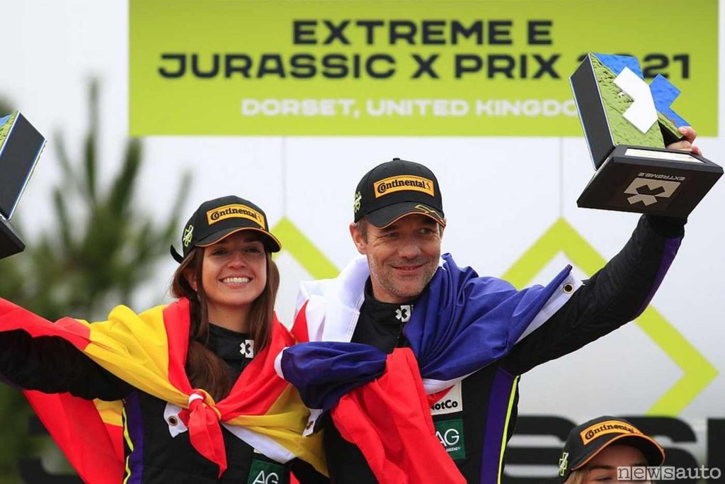 Il nove volte vincitore del World Rally Championship Sebastien Loeb e la vincitrice della tappa del Dakar Rally Cristina Gutierrezi vincitori del  titolo Extreme E 2022.