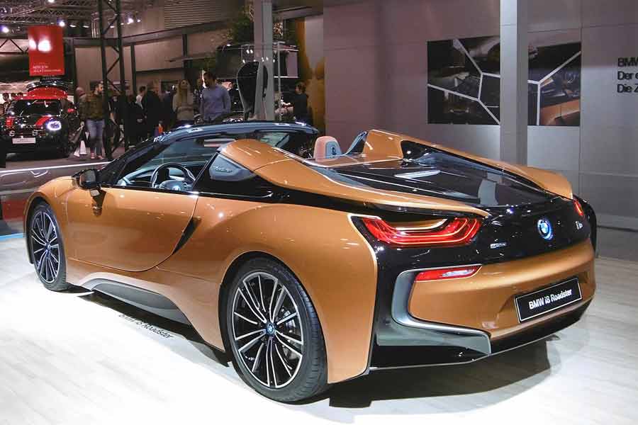BMW i8 Roadster vista posteriore