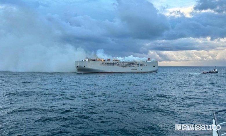 Incendio nave con auto elettriche a bordo