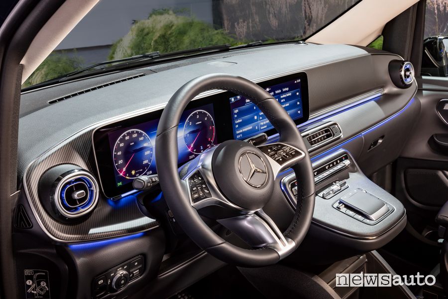 Nuovo Mercedes Classe V Marco Polo volante abitacolo