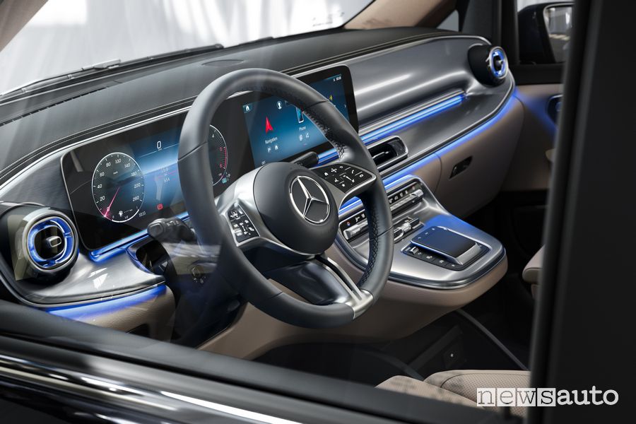 Nuovo Mercedes Classe V volante abitacolo