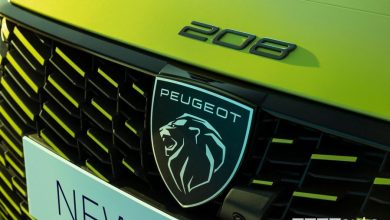 Nuova Peugeot e-208 GT logo Leone griglia anteriore