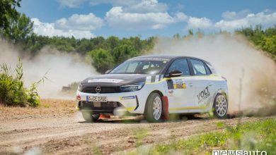 Opel Corsa-e Rally curva di traverso