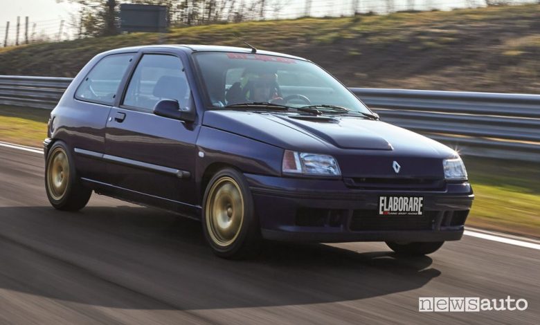 Renault Clio Williams in pista