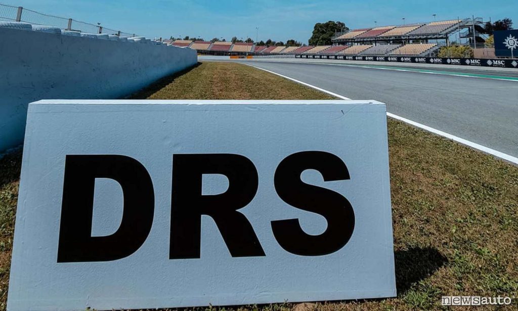 DRS cartello in pista per delimitare le zone