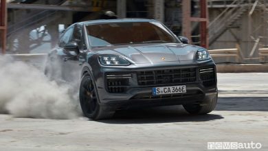 Porsche Cayenne Turbo E-Hybrid Coupé in derapata