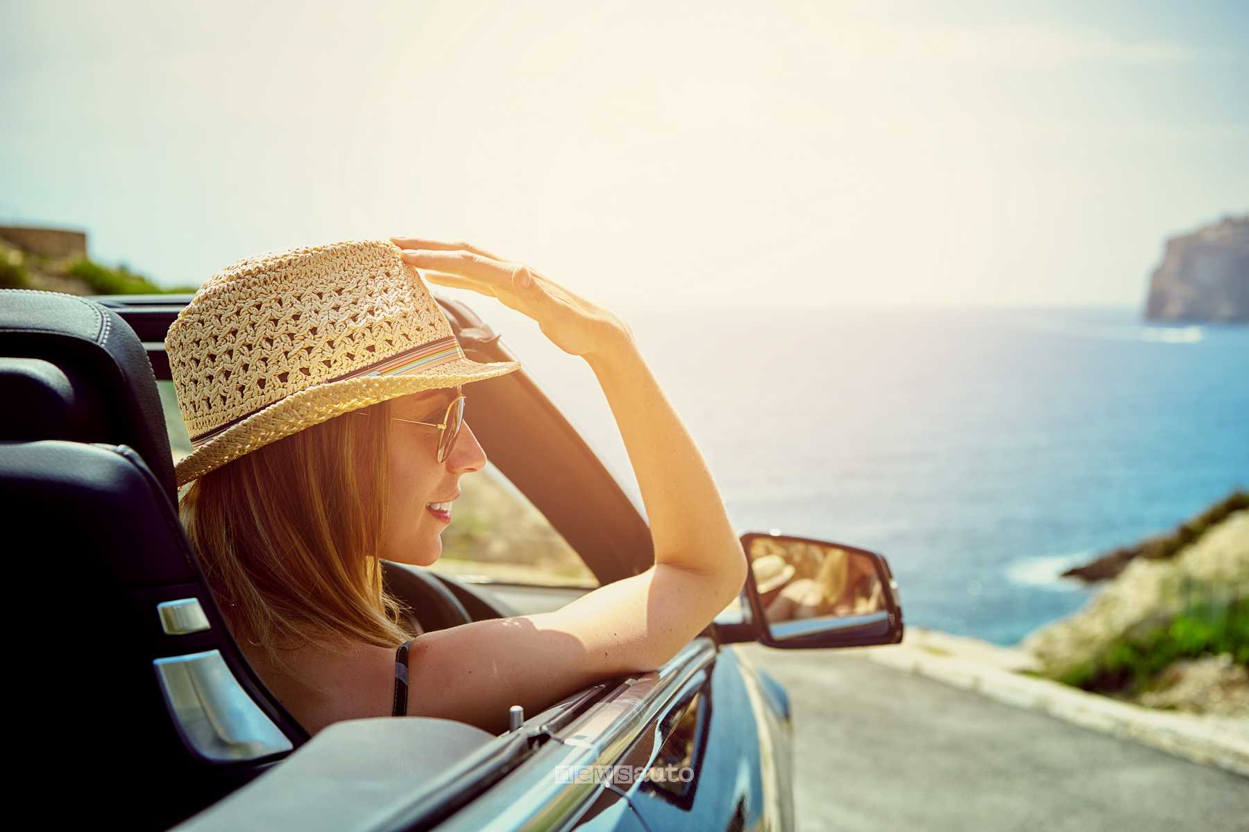 Estate in auto: consigli di sicurezza per affrontare il caldo e i viaggi