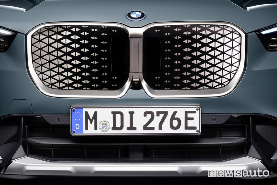 BMW iX1 eDrive20 griglia anteriore