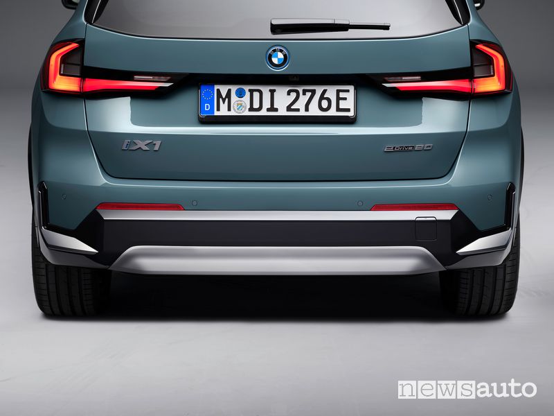 BMW iX1 eDrive20 paraurti posteriore