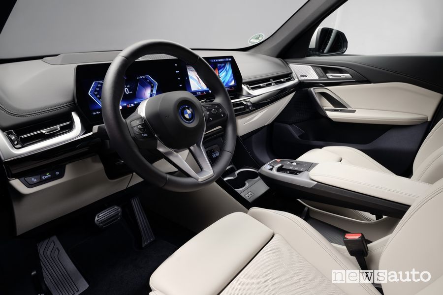 BMW iX1 eDrive20 abitacolo