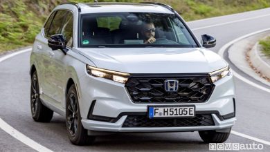 Honda CR-V e:PHEV Plug-in Hybrid su strada