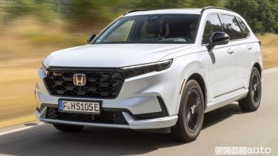 Honda CR-V e:PHEV Plug-in Hybrid anteriore 3/4 su strada