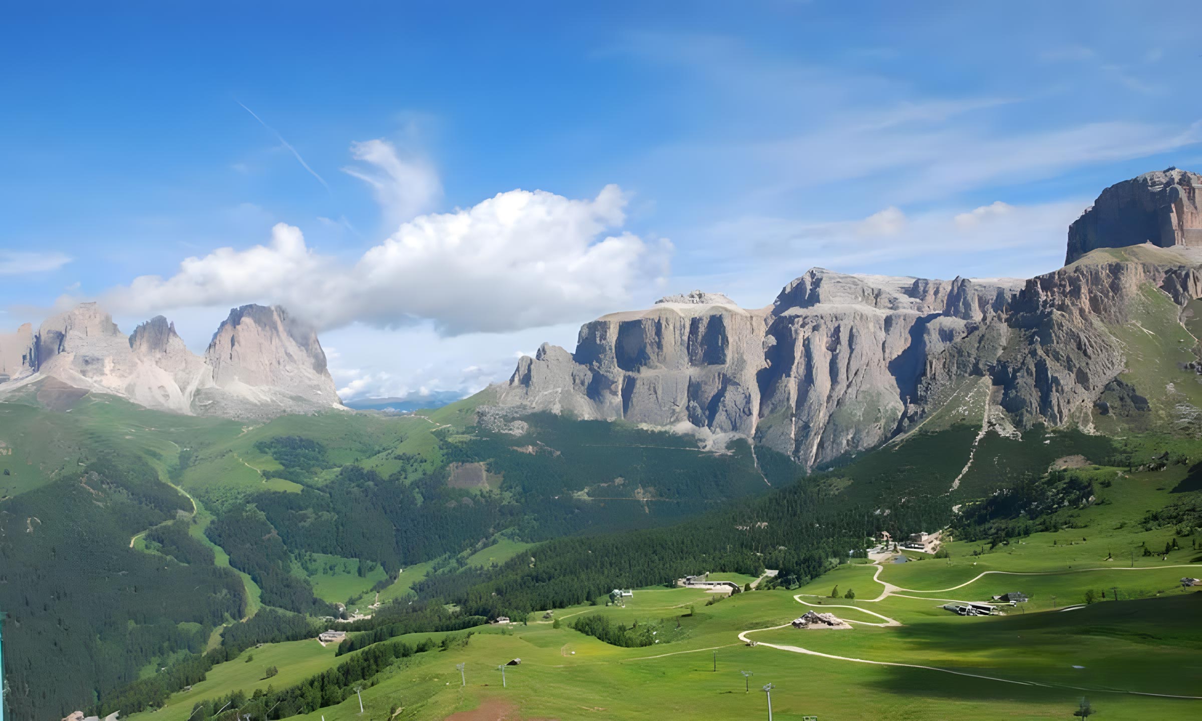 Passo Pordoi in auto: guida al valico delle Dolomiti tra tornanti e ricarica elettrica