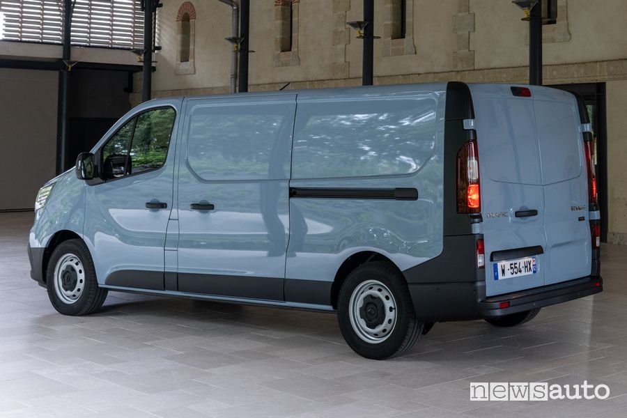 Renault Trafic Van E-Tech Electric posteriore 3/4