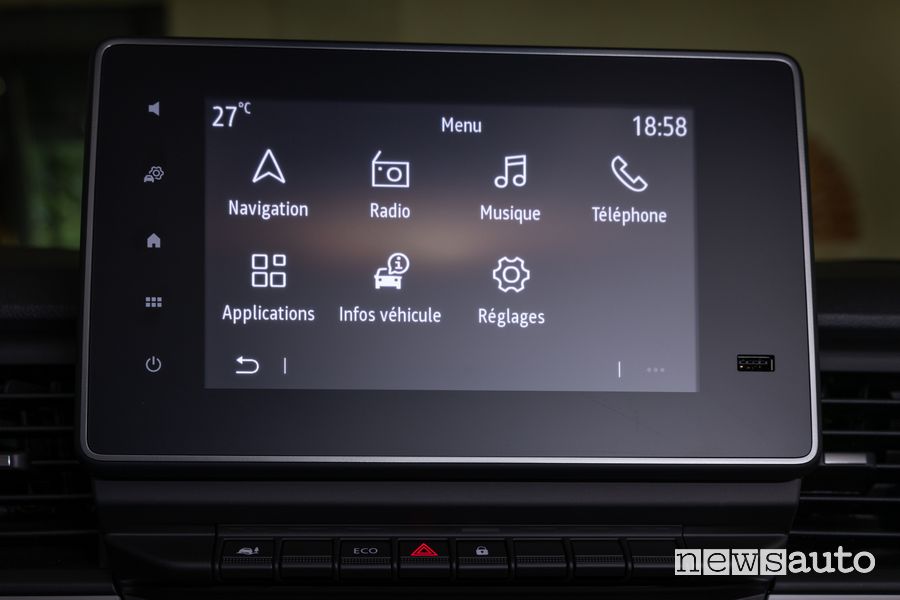 Renault Trafic Van E-Tech Electric display infotainment
