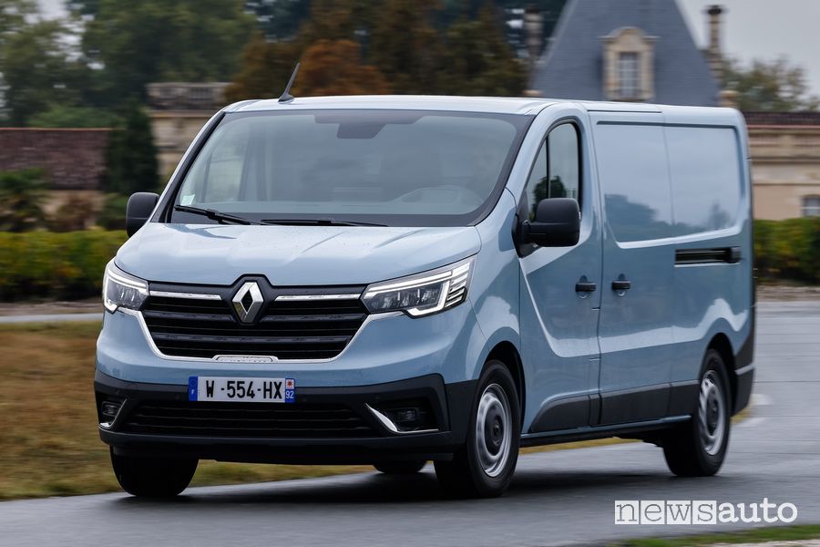 Renault Trafic Van E-Tech Electric su strada