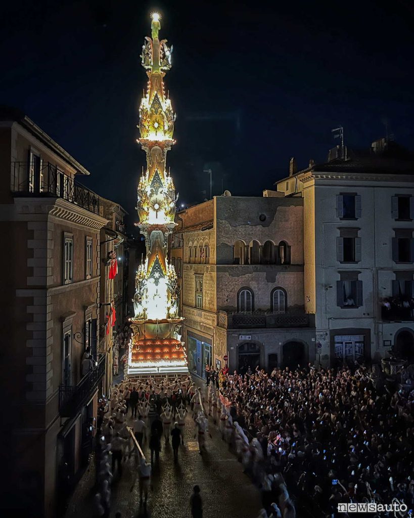 La Macchina di Santa Rosa in processione
