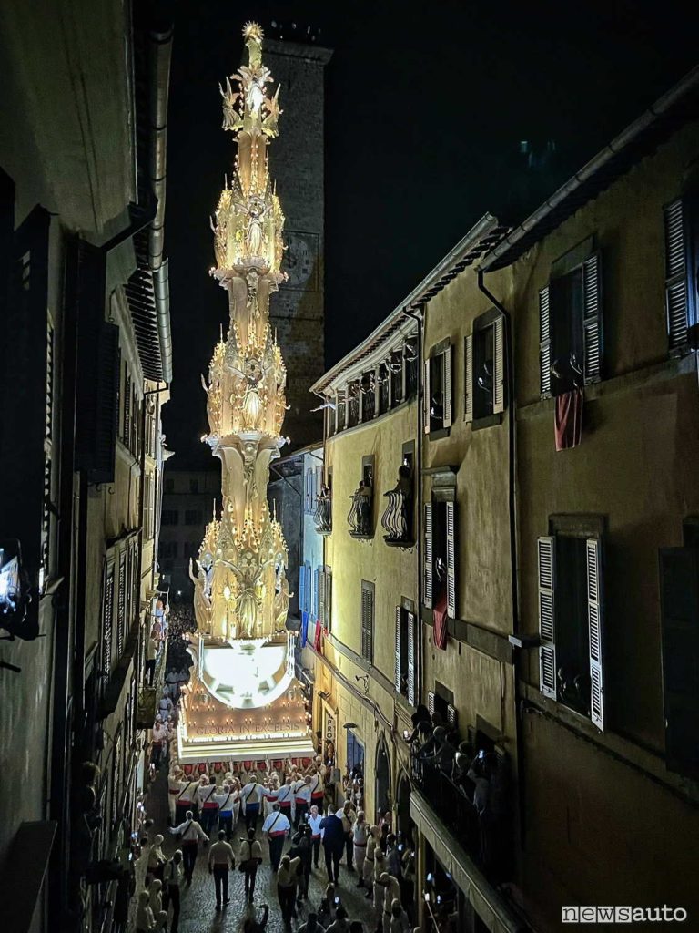 E' alta 30 metri la Macchina di Santa Rosa edizione 2023 Viterbo