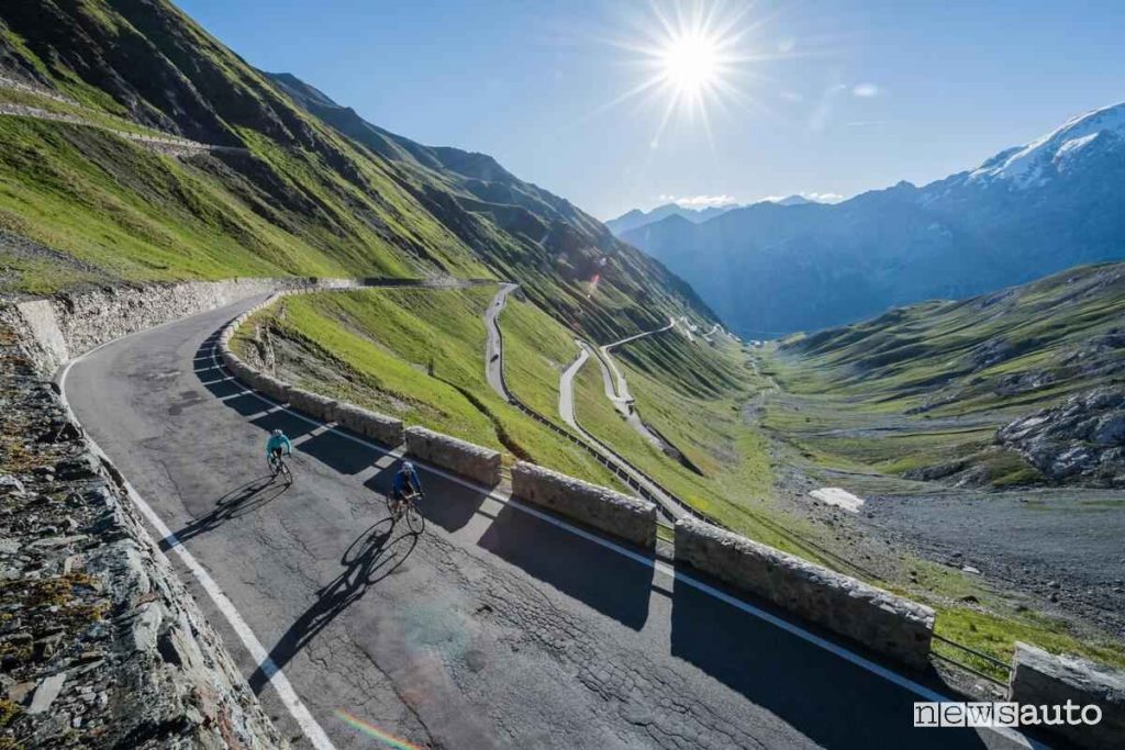 passo dello stelvio strada