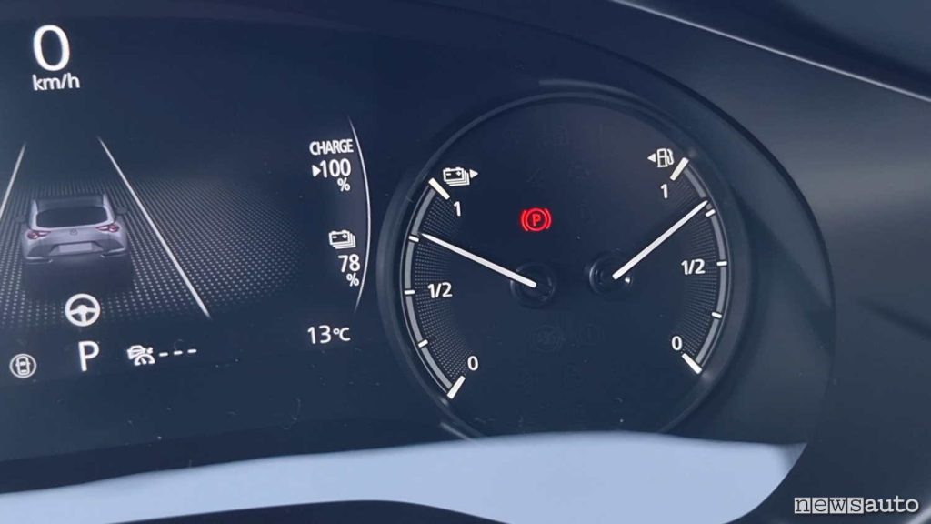 Indicatore stato della batteria di trazione e livello serbatoio carburante 