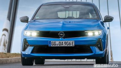 Opel Astra Sports Tourer fari IntelliLux LED