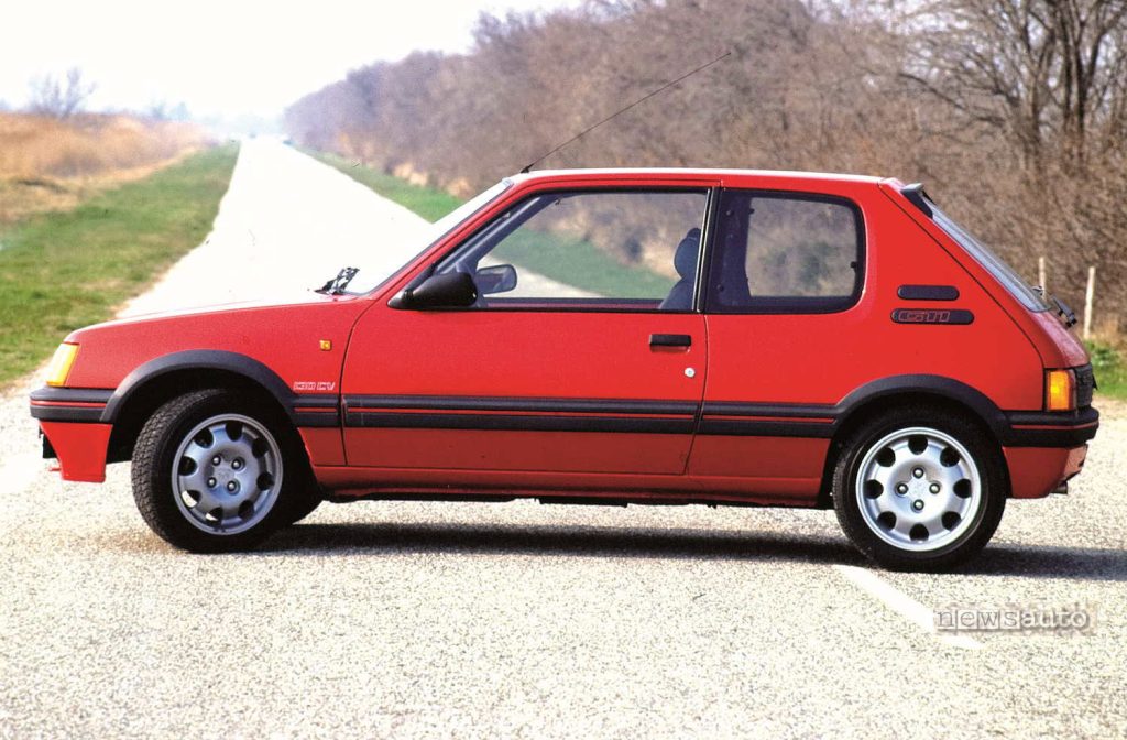 Peugeot 295 GTI carrozzeria vista laterale, ruote