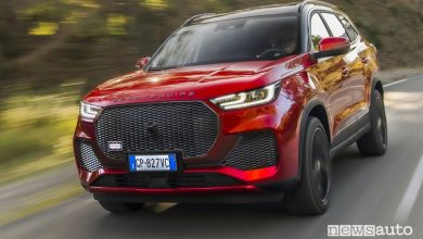 DR Sportequipe 8 Hybrid Plug-in rossa su strada