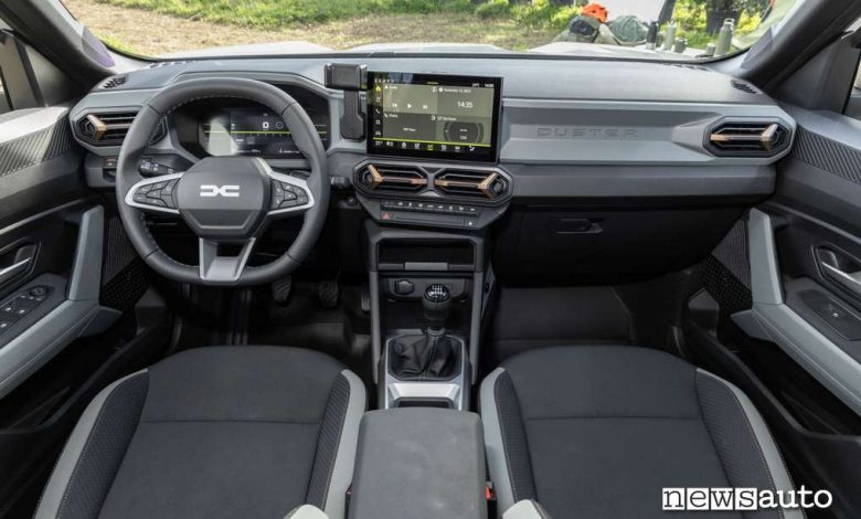 Dacia Duster 2024 interni allestimento Extreme
