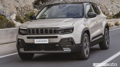 Jeep Avenger e-Hybrid su strada