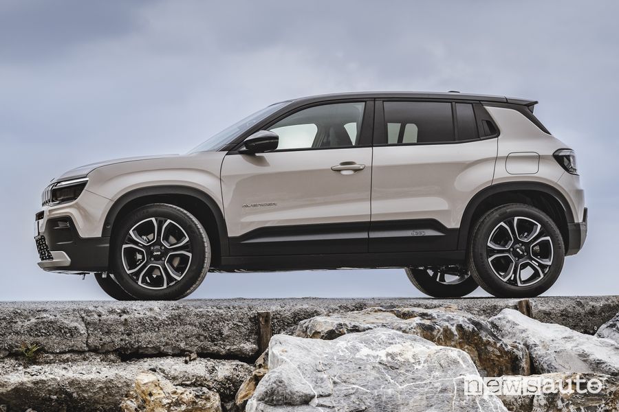 Jeep Avenger e-Hybrid laterale
