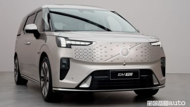Volvo EM90 anteriore 3/4