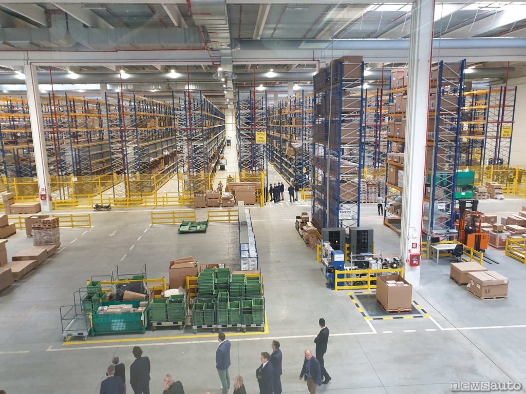 magazzino Renault ricambi auto